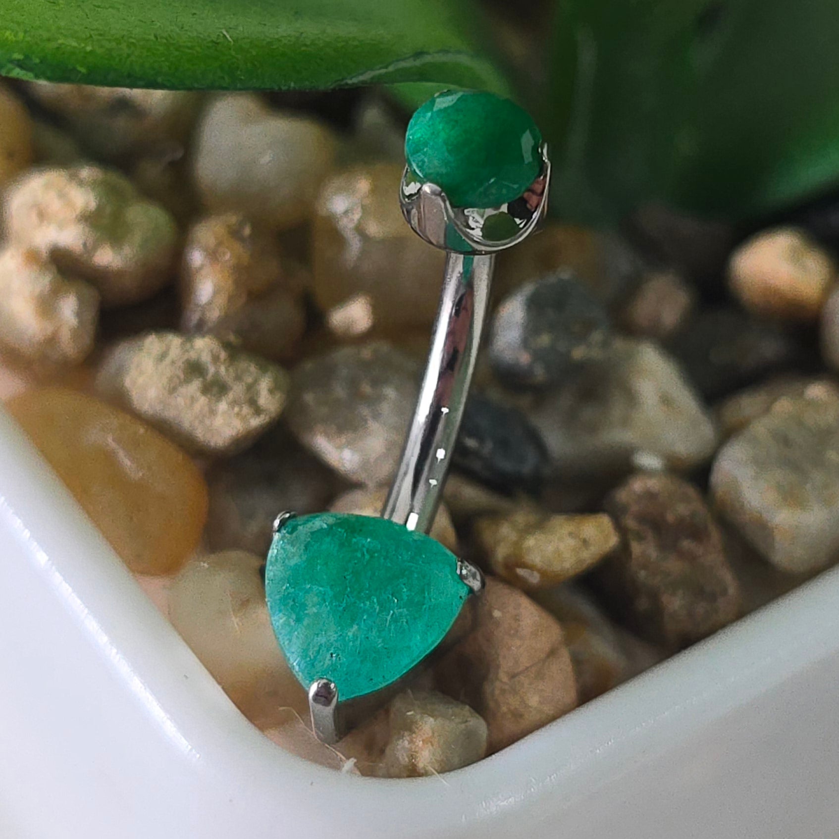piercing navel verde titanio