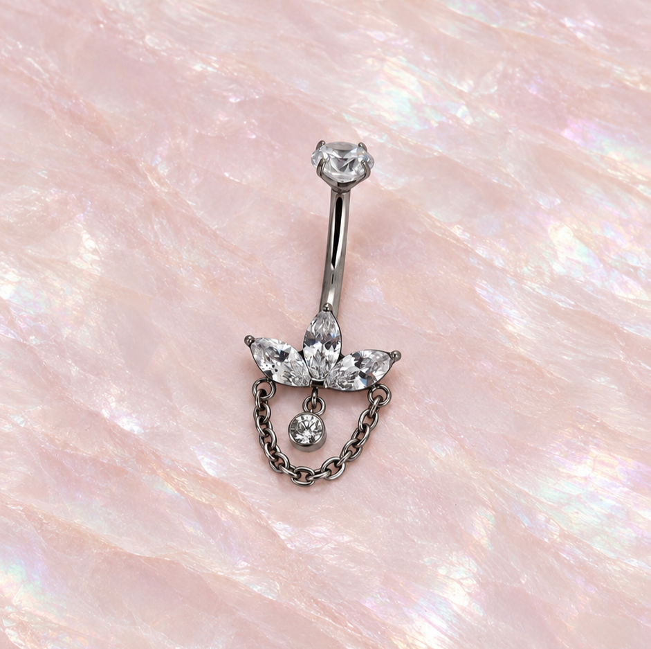 Piercing_ombelico_navel_catenina