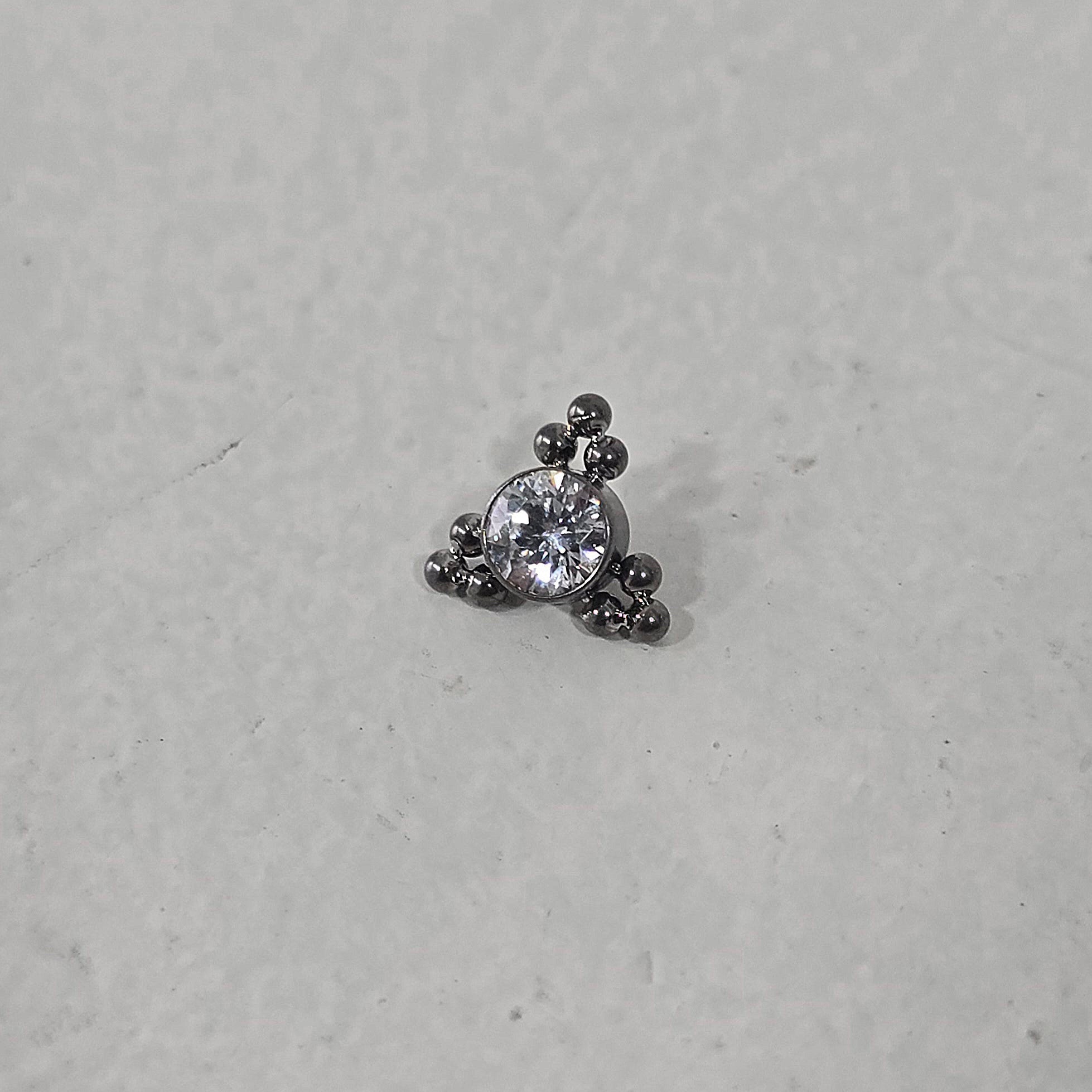 piercing dermal triangolo titanio anallergico