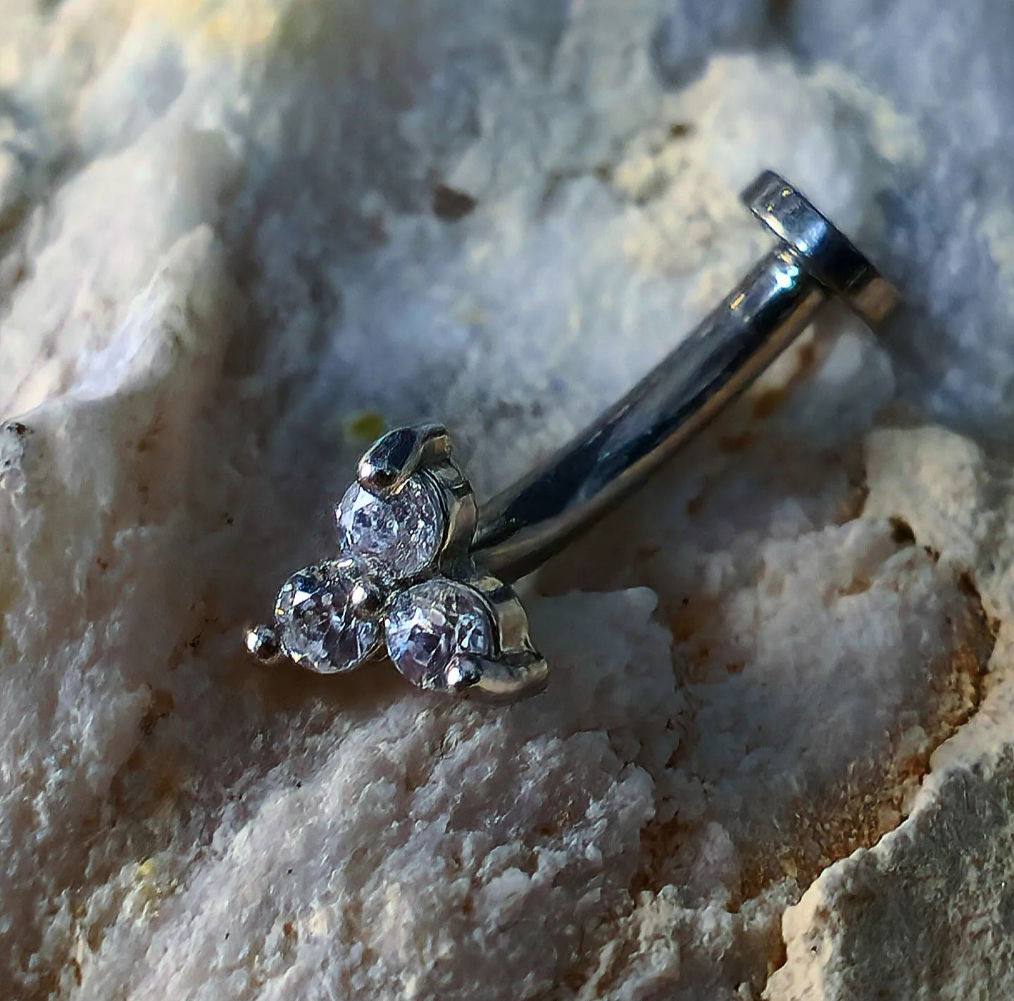 Floating F002 Piercing